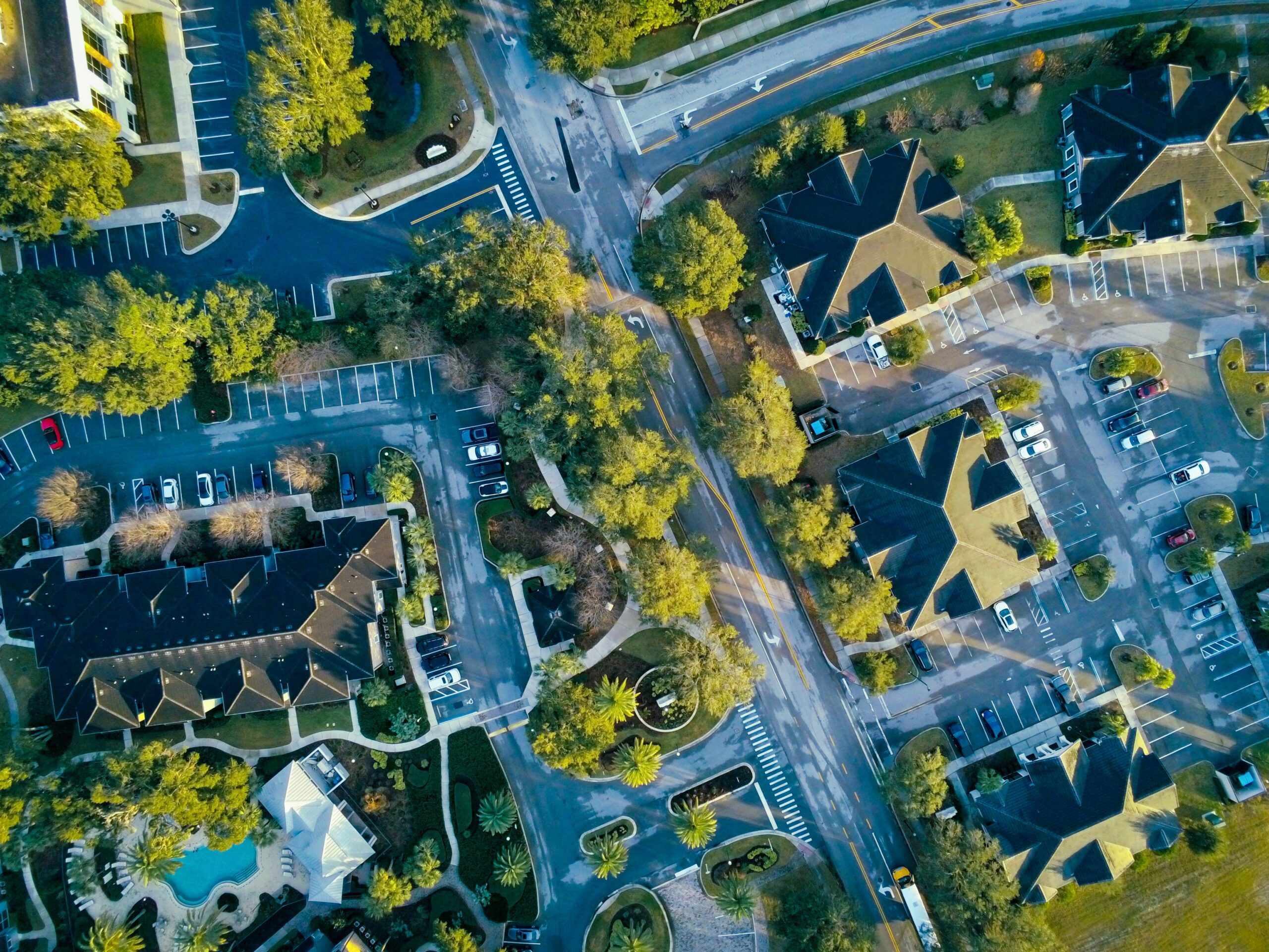 A scenic aerial view of Lake Mary, FL showcasing residential streets and lush greenery.